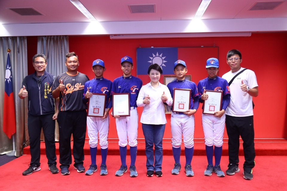 台中選手表現亮眼！　盧秀燕親自表揚肯定選手努力。(記者陳信宏翻攝)